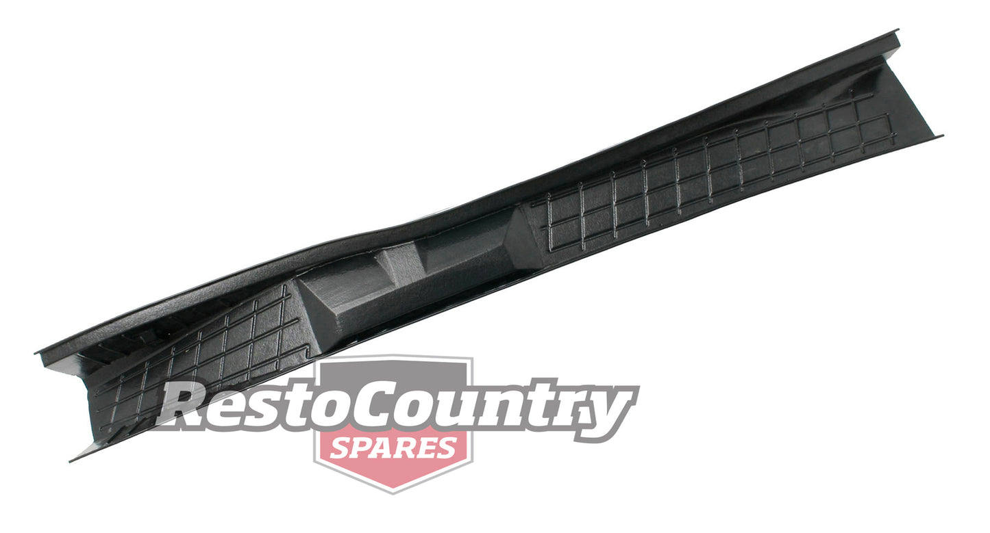 Holden Commodore Plenum Chamber / Air Deflector VB VC VH - 90046713